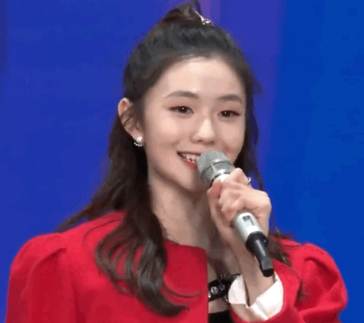 八字|众星春晚首秀谁赢了杨幂红裙惹火 倪妮白到发光张雨绮土上天