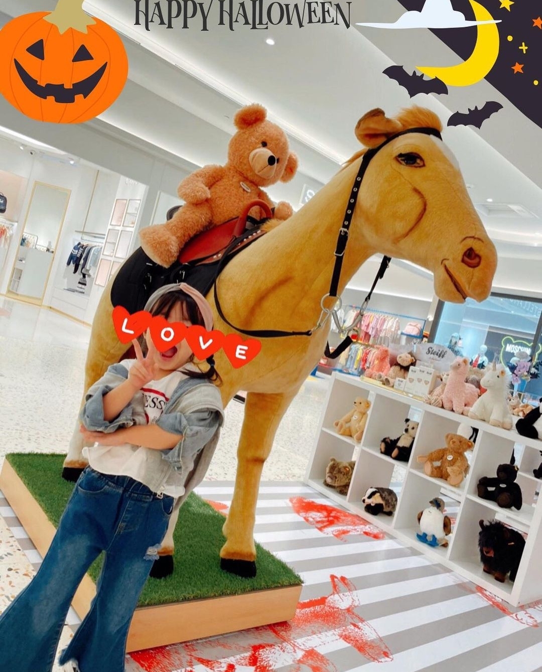 賀軍翔跪在地上為女兒拍照，美寶穿喇叭褲好時尚，鏡頭感十足