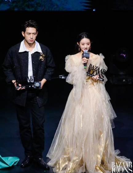 It is to wear homebred ceremonial robe or dress likewise, jin Jing is sexy and lovely, zhang Xiaofei is elegant, zhao Li Yingyan presses full-court