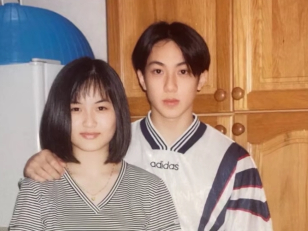 吴尊晒照为75岁爸爸庆生，十几口人同框人丁兴旺，可惜妈妈已离世