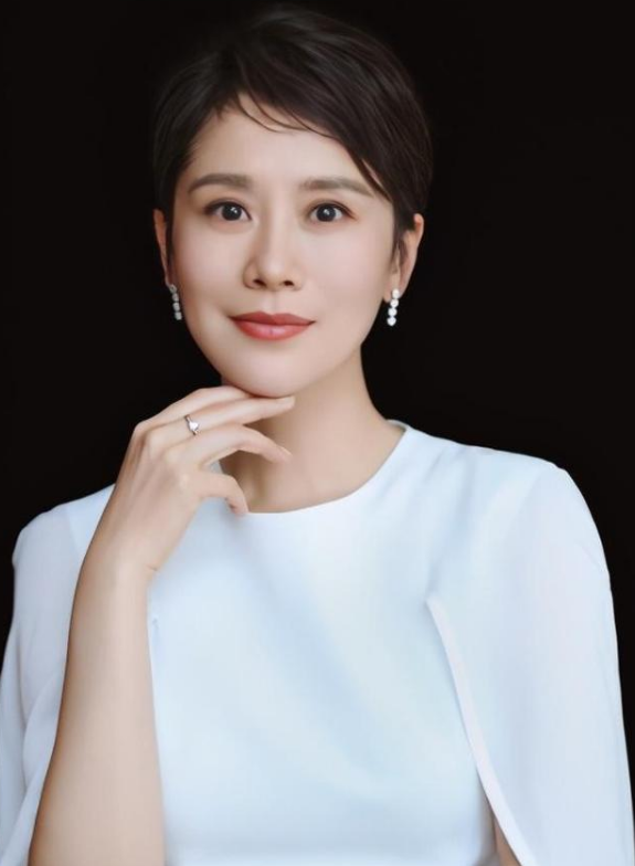 “國民媳婦”海清：出身名門，隱瞞富豪丈夫12年，兒子成她驕傲