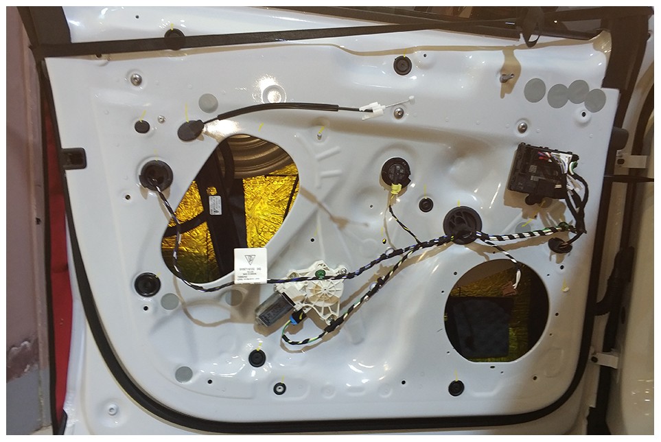 原位換裝三分頻加純碳纖超低音 保時捷卡宴精致改裝出靚聲