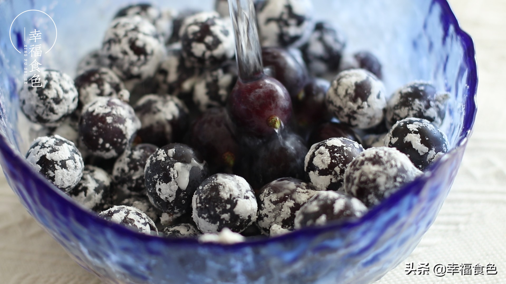 用吃剩的葡萄皮做的果冻，Q滑冰凉，一点不输外面买的