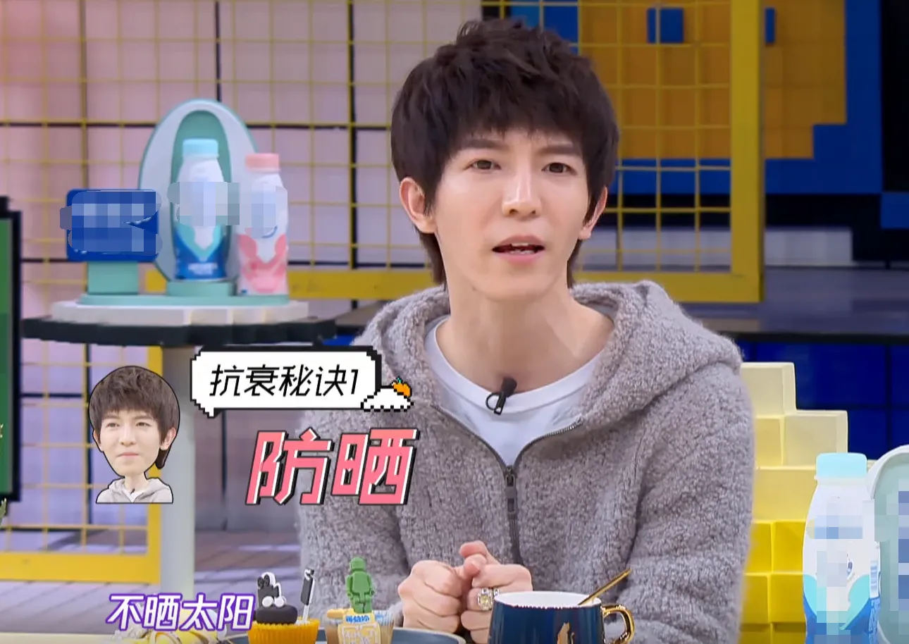 郭敬明37岁从不晒太阳，何炅46岁从不涂防晒，同框差距一目了然