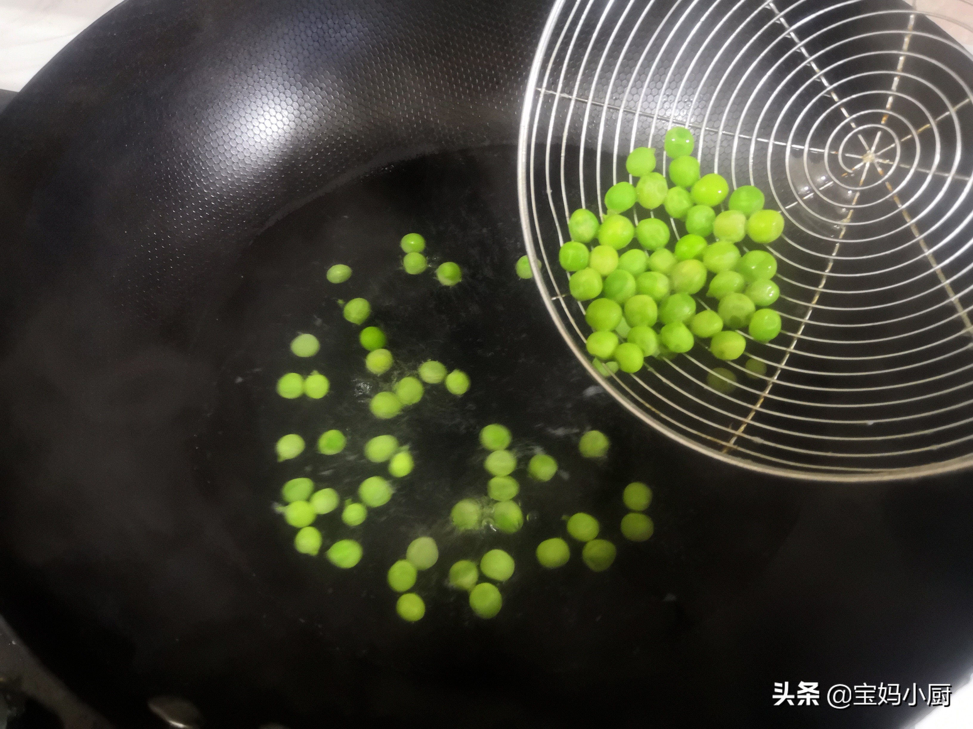 做菠蘿飯，最忌諱加這個料，此方法做，孩子最愛吃，營養多長個子