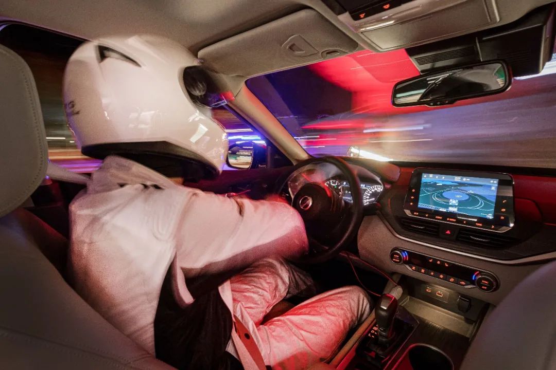 德日系中型车比拼，20万买天籁还是迈腾？