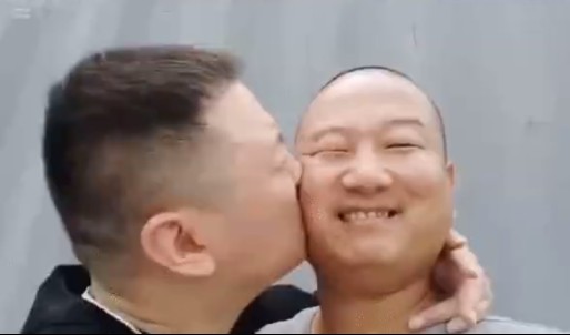 《中国新说唱》绝了，药水哥和GIAO哥互亲，药水哥暴扣battle