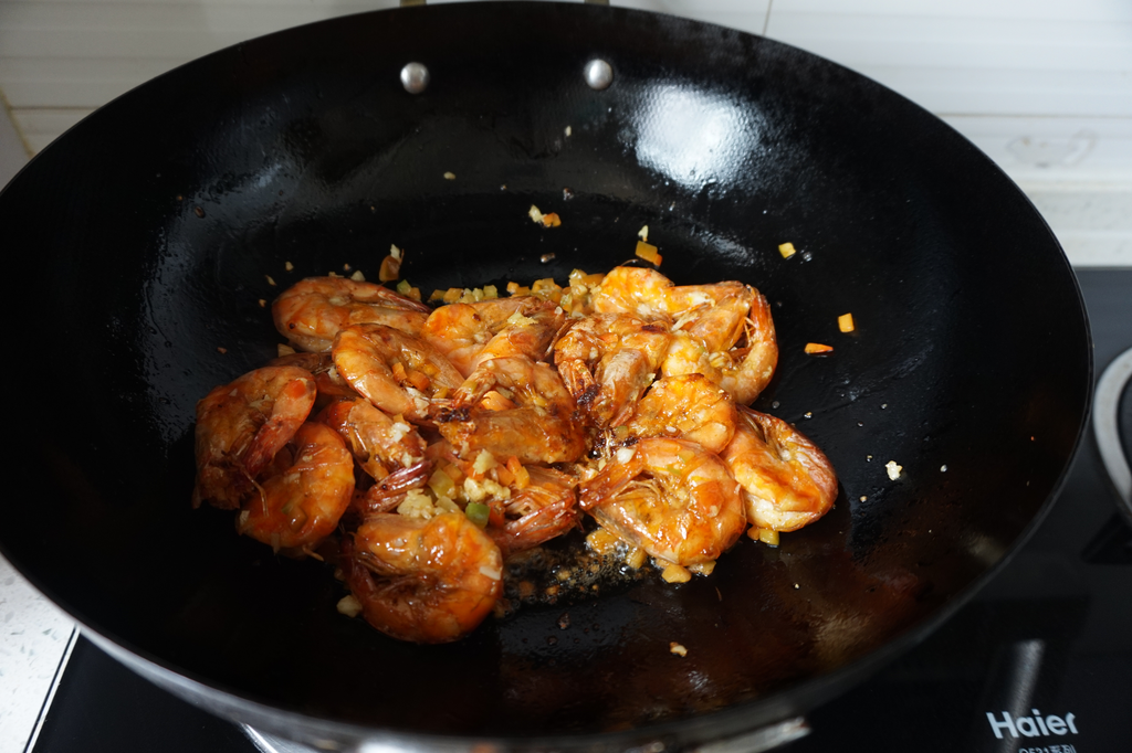 想吃椒盐虾，自己在家也能做，咬一口嘎嘣脆，经济又实惠