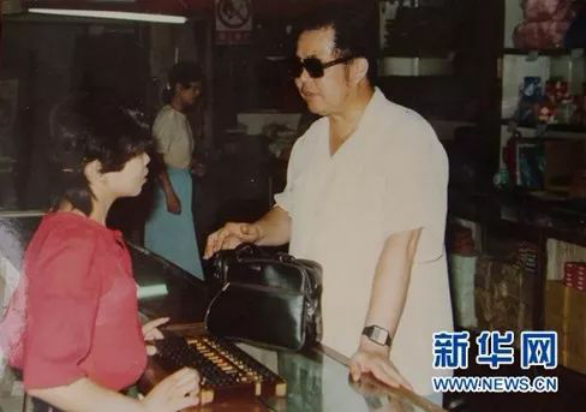 “年轻人，答应我，无论发生什么，都别去摆摊