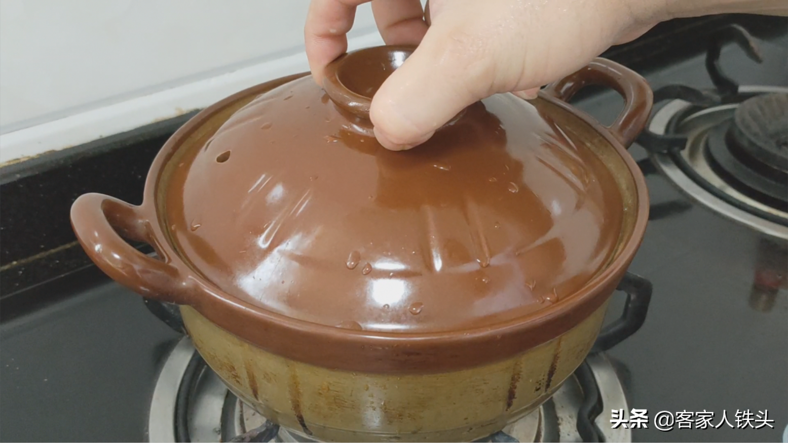 金针菇加豆腐最好吃的做法，鲜香味美，味道真不一样，汁都吃不剩