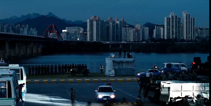 变异怪兽伤人，竟是甲醛害的？《汉江怪物》揭