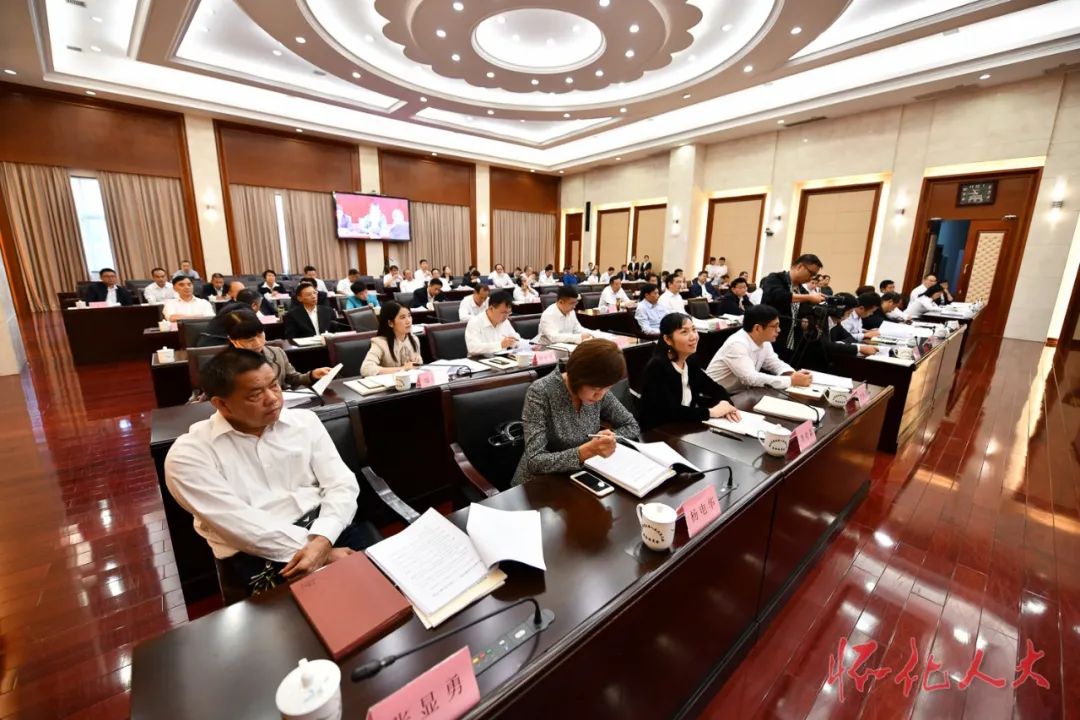 ​市五届人大常委会举行第三十七次会议第一次全体会议对市教育局等7个单位开展专题询问