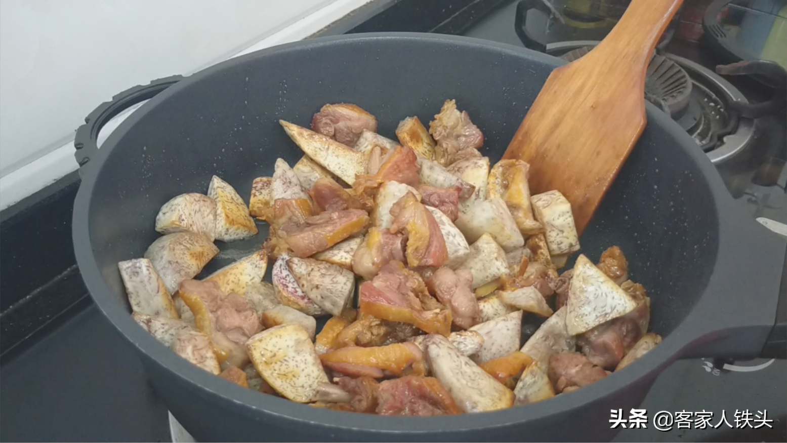 5个香芋做一锅，咸香松软实在好吃，做法配料都简单，味道很独特