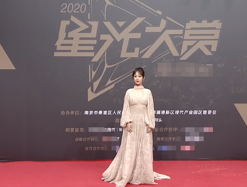 蓝盈莹的真实身高让张柏芝惊讶，其实不少女星