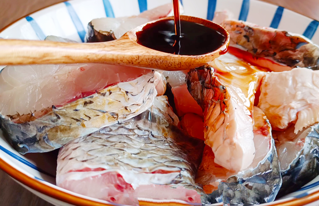 When the weather turns cold, eat more fish, not deep-fried or boiled, the method is simple and warms the stomach, the family is rushing to eat