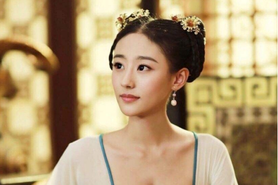 曾经貌如天仙，如今辉煌不再，落魄了的几个明