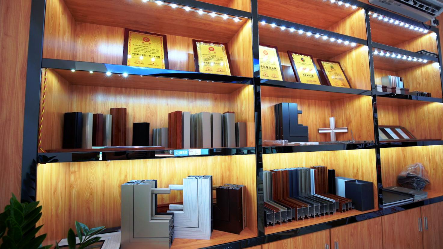 意曼尼门窗吴秋军：CCTV《智慧中国》“企业领军人物”栏目专访