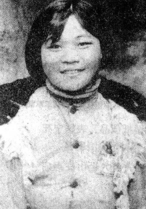 彭德怀三段婚恋，初恋被逼跳崖，原配无奈背叛