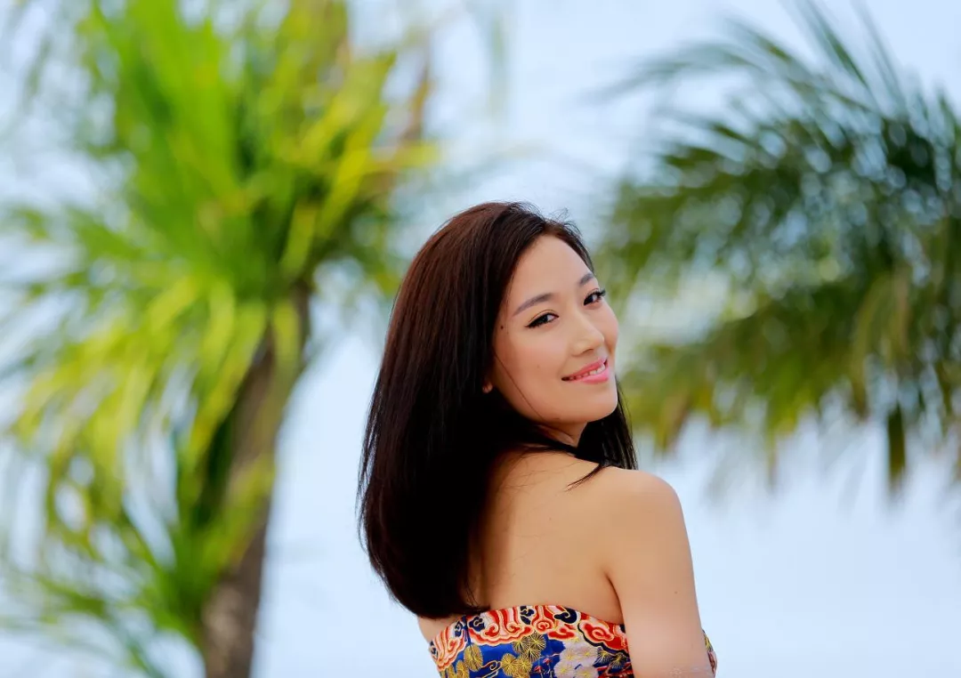 科班出身曾是胡歌女主，恋上比自己大24岁大叔，