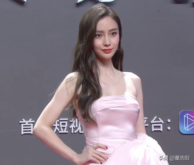 星光红毯众星造型：乔欣透视装抢镜，热巴大秀