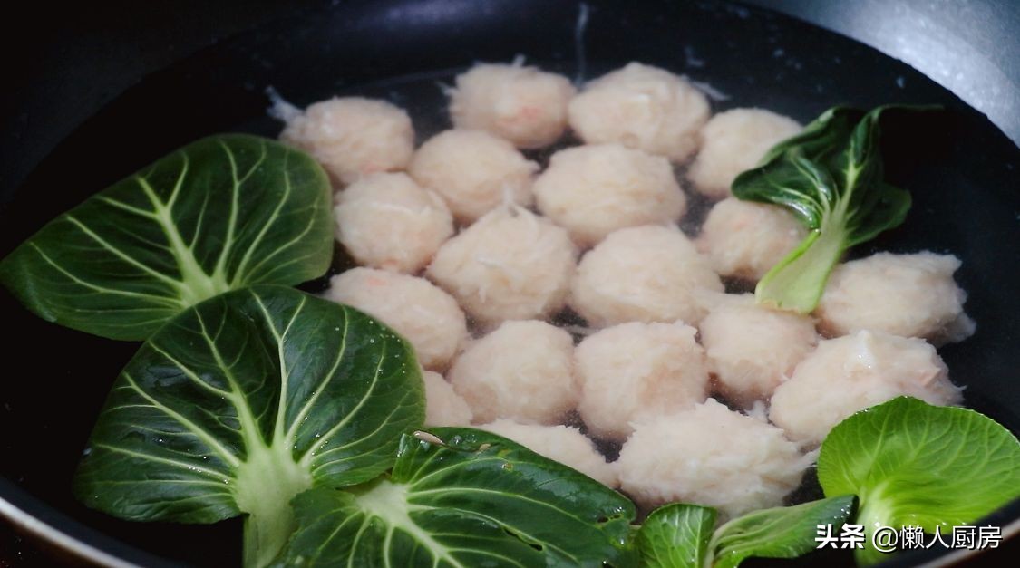 雞脯肉做丸子吃著太柴，加點白蘿蔔和它，丸子軟嫩，下鍋不容易散