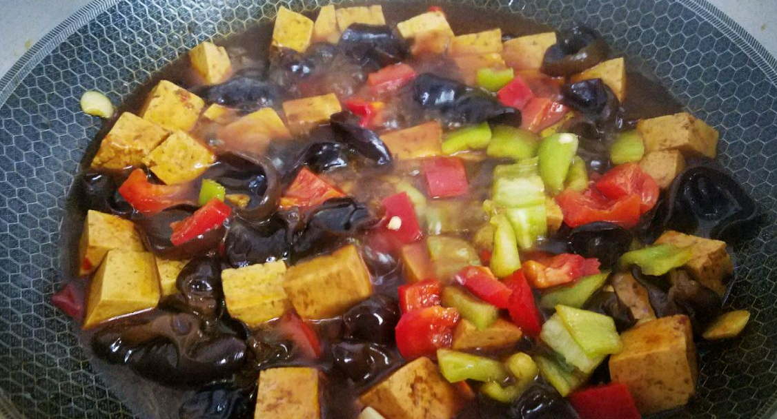 Let’s change the taste of vegetarian dishes: fresh pepper fungus with tofu, guaranteed to make you like it