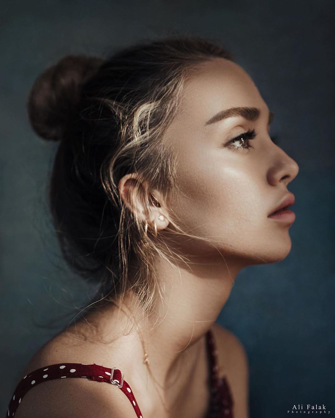 一个人四十岁以前的脸是父母决定的，四十岁以