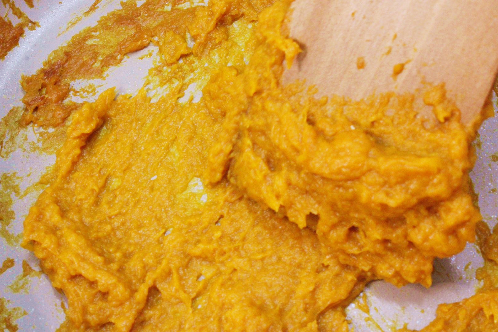 一块南瓜，一碗面粉，教您做超简单的南瓜炼乳欧包，美味还营养