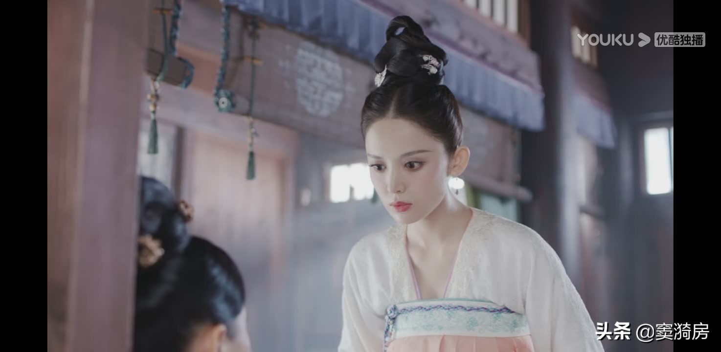 Wind removes Neon skirt: 3 large spots that make a face, bully gas leaves foolish Bai Tian's person is set, you abandon theatrical work early