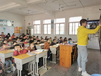 洋门小学积极推进专递课堂教学工作