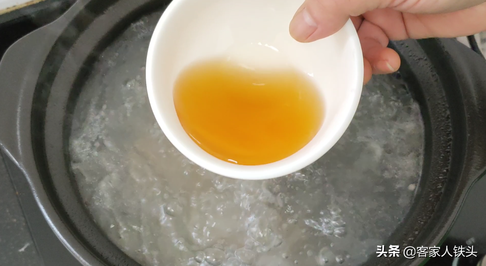 廣東人煲羊肉湯就是好喝，配料簡單湯鮮營養，一次煲一大鍋不夠喝