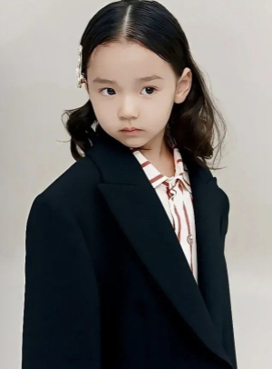 10位星二代小公主走秀，個個都是精緻萌娃，顏值氣場比父母還能打