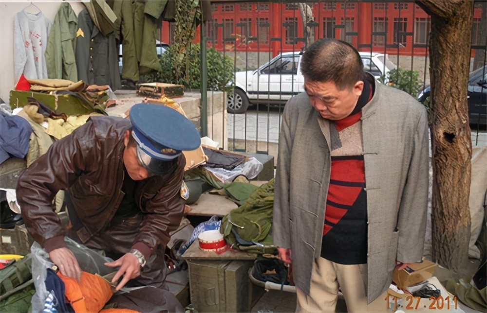 相声演员孟凡贵为军品大王李长东赠诗一首