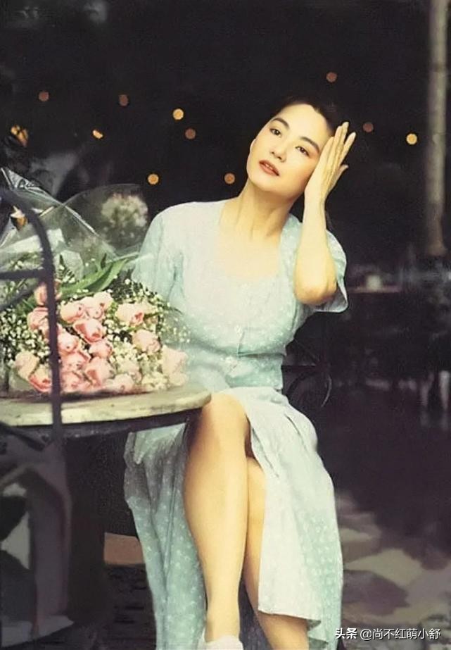 林青霞活了一场漂亮的人生，年轻时穿衣好潮，
