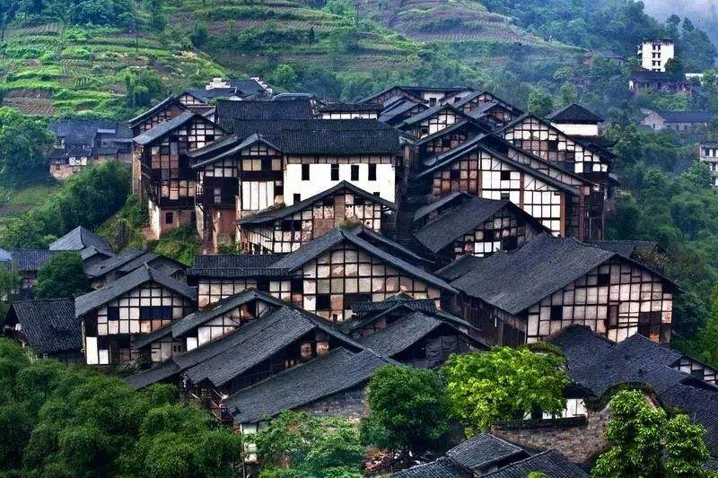 An ancient town "hidden" deep in the mountains in Sichuan, with simple and strong folk customs, simple and quiet yet undeveloped