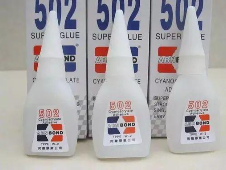 熊孩子將502膠水倒進12歲男孩眼中：別讓別人替你教育孩子