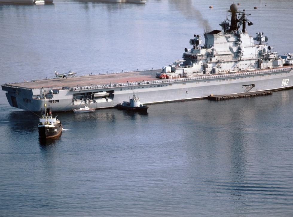 架空：悲痛欲绝的俄罗斯，独一无二的海上军校，成功号航母训练舰