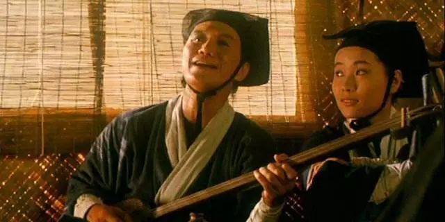 沧海笑，滔滔两岸潮，浮沉随浪记今朝；苍天笑，纷纷世上潮，谁负