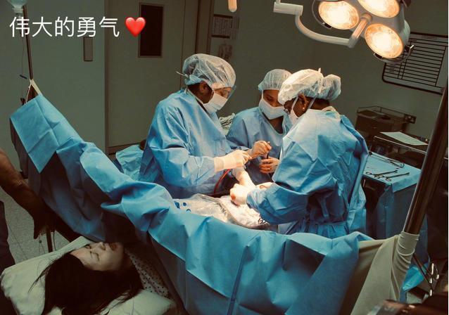 吴尊晒出陪产照，3张图片爱意满满，网友感慨：这样的男人不多了