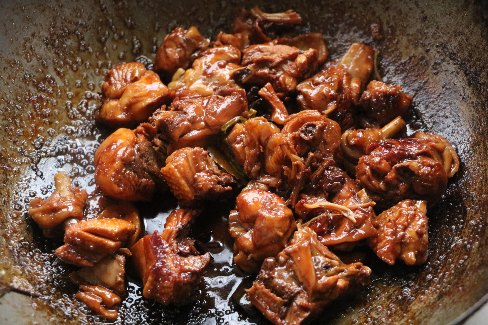 比猪肉牛肉都便宜，秋天可以多吃，简单红烧，下酒又下饭