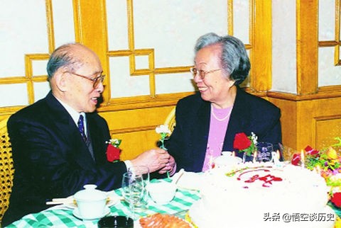 潜伏在蒋介石身边的女特工，凭借特殊能力获重