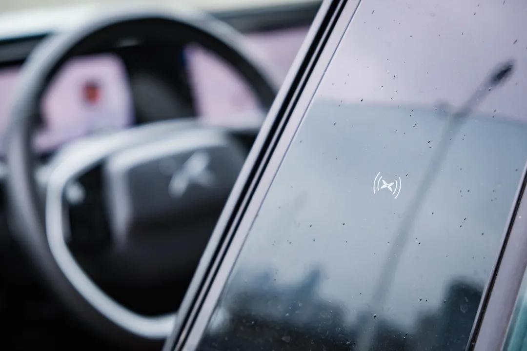 坐进小鹏P7车里，你开的不是车，而是未来