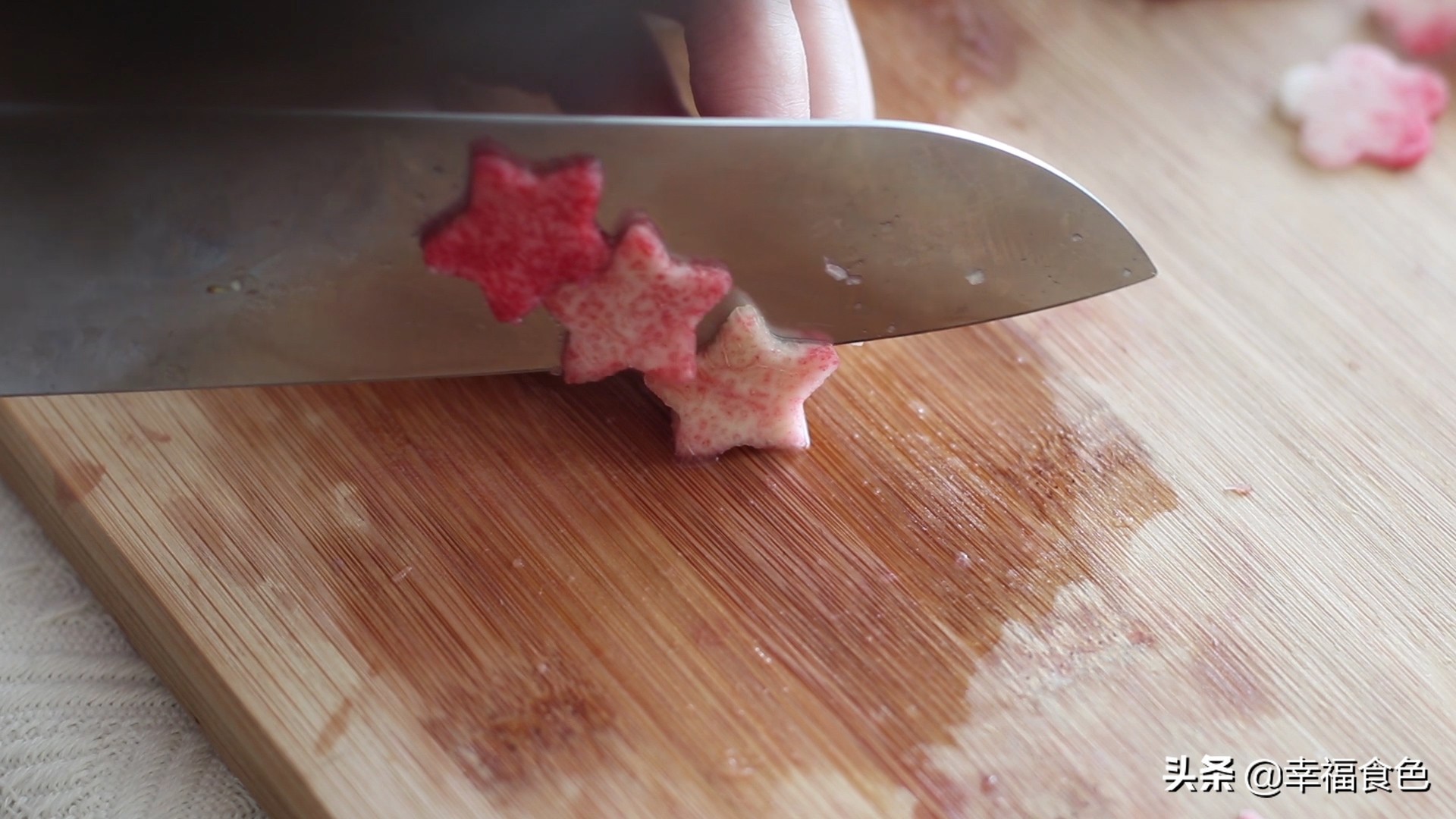 用桃子做花式果冻，满满蜜桃香，好看又好吃