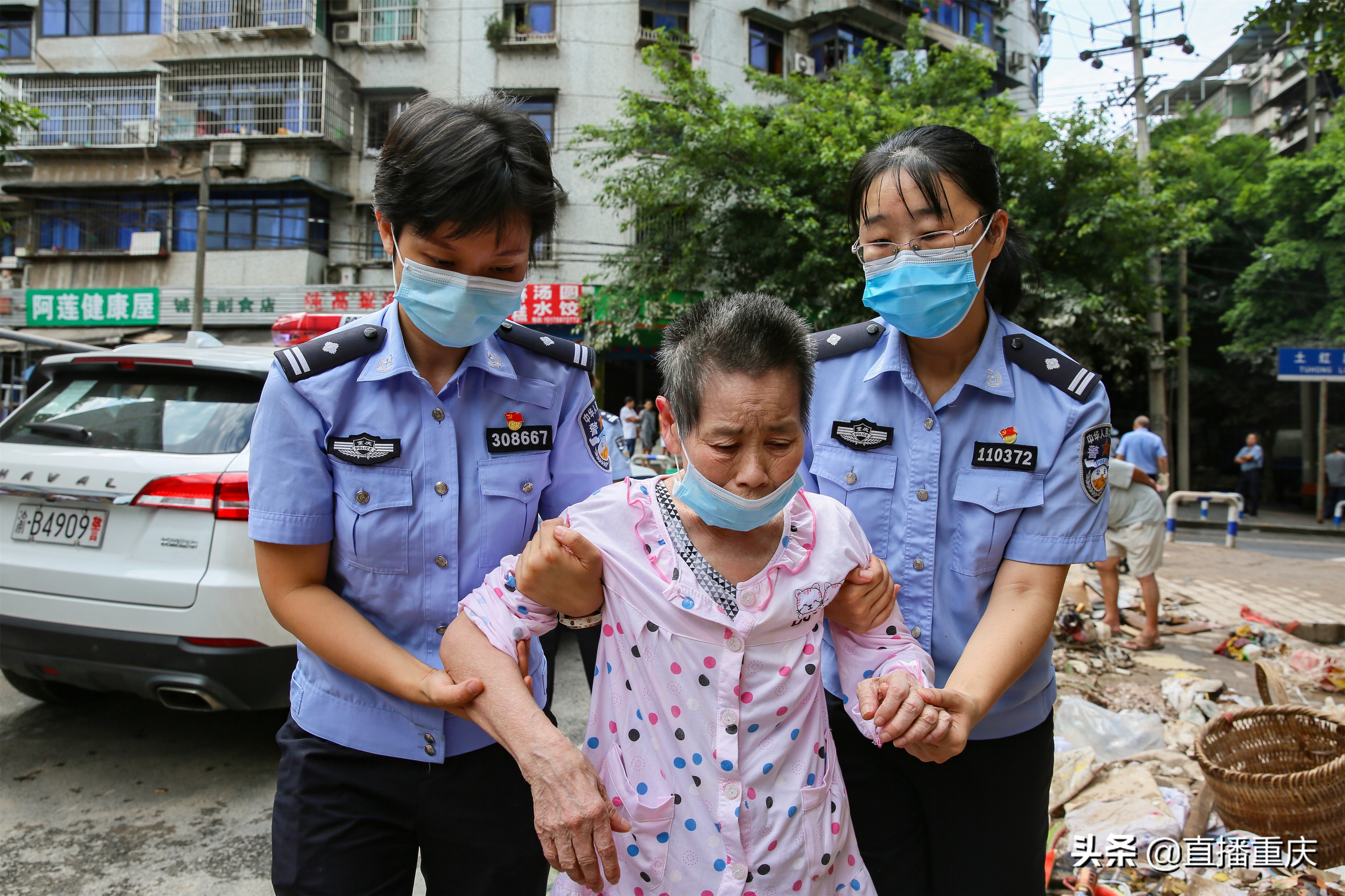从法院文书到社区民警|从法院文书到社区民警 她用法律武器做调解 有了自己名字的调解室