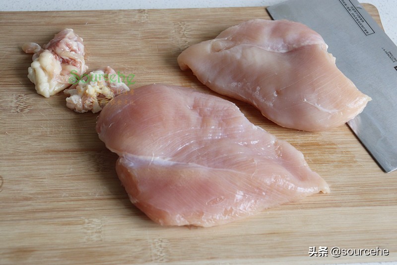 自從學會做肉鬆，隔三差五做一次，寶寶吃粥加一勺，一碗不夠吃