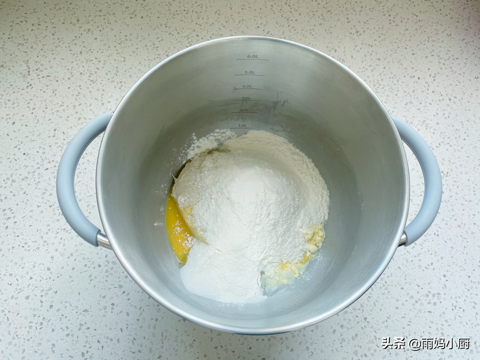 做过的面包里，最松软的就是奶排包，组织细腻又拉丝奶香味十足