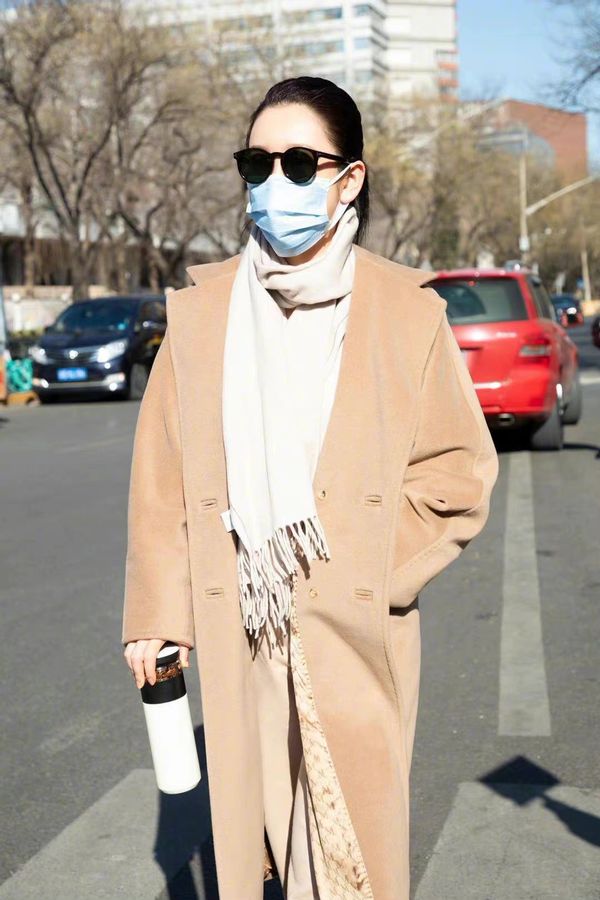 Big couplet discharges CCTV spring late first time the person is too much! Little fresh pork gathers together scarcer, this year spring evening is lively