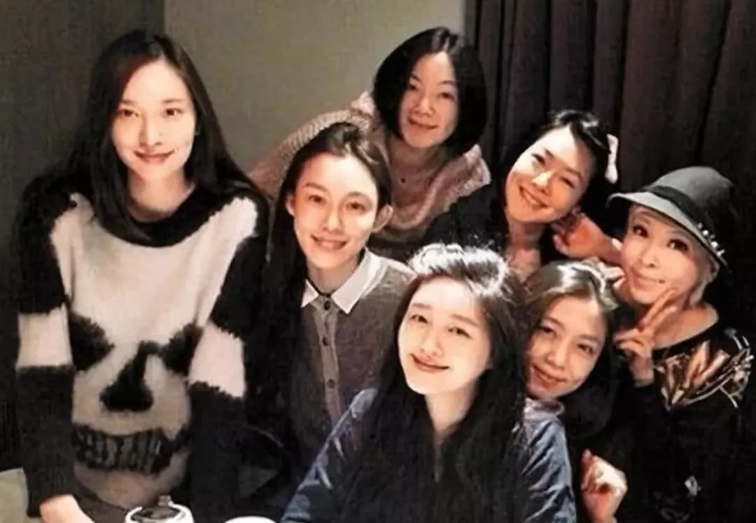 富豪男友变一贫如洗？吴佩慈用4个孩子和近10年