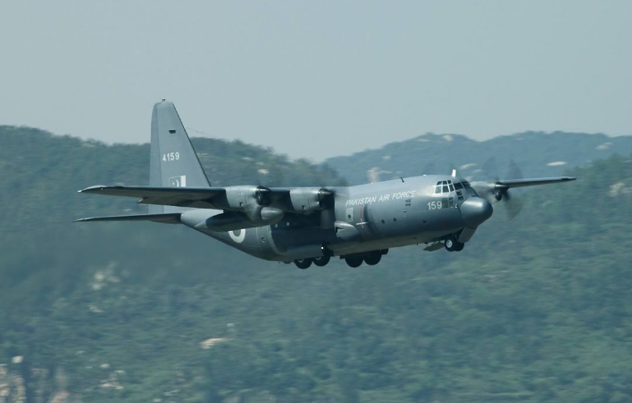 美軍C-130抵達烏克蘭，軍演疑似叫板俄羅斯，解放軍運-20現身歐洲