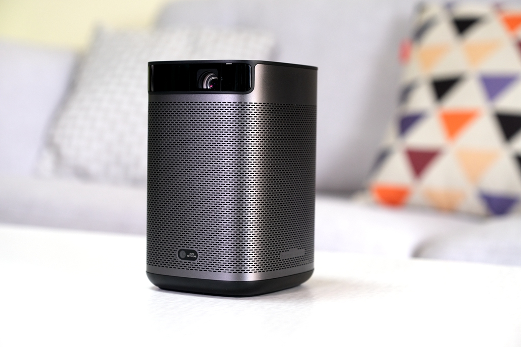 极米Play超悦版投影仪，内置大容量电池，解决户外使用的痛点